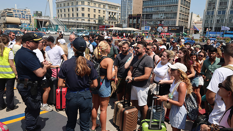 Πειραιάς: Μηχανική βλάβη σε πλοίο