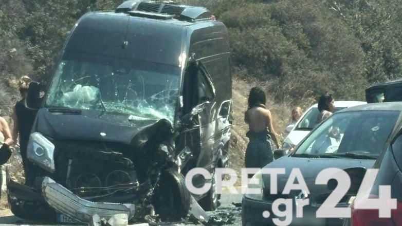 Ηράκλειο:  Σφοδρή σύγκρουση δύο βαν στον ΒΟΑΚ