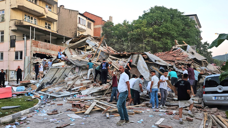 Ένας νεκρός και 29 τραυματίες από τον σεισμό 6,1 Ρίχτερ στην Τουρκία