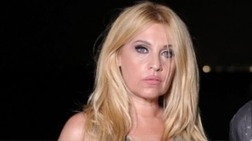 Σαμπρίνα: Στο νοσοκομείο η γνωστή τραγουδίστρια μετά από σοβαρό ατύχημα – «Φθηνά την γλίτωσα…»