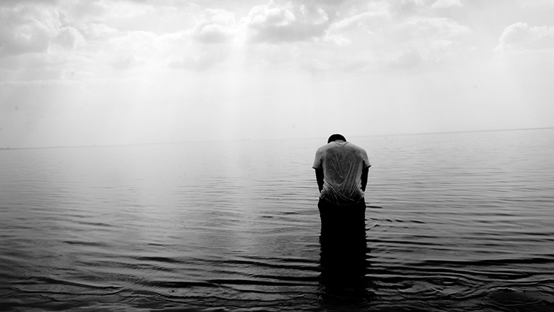 Όχι, δεν μοιάζει πάντα λυπημένος: Τι δεν καταλαβαίνουμε για τον κίνδυνο αυτοκτονίας