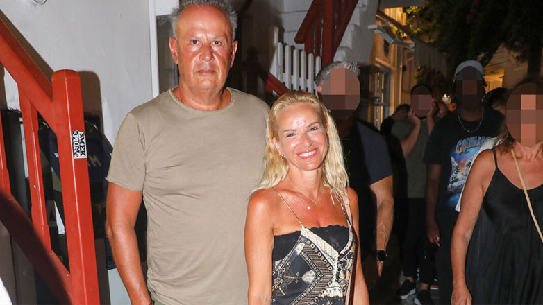 Μαρία Μπεκατώρου: Σπάνια εμφάνιση με τον σύζυγό της, Αντώνη Αλεβιζόπουλο στη Μύκονο