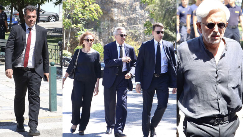 Κηδεία Λένας Σαμαρά: Σύσσωμος ο πολιτικός και δημοσιογραφικός κόσμος στο τελευταίο αντίο της κόρης του Αντώνη Σαμαρά Κηδεία Λένας Σαμαρά: Σύσσωμος ο πολιτικός και δημοσιογραφικός κόσμος στο τελευταίο αντίο της κόρης του Αντώνη Σαμαρά