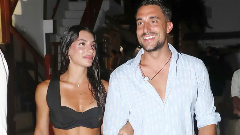 Μαριαλένα Ρουμελιώτη: Μας δείχνει το εντυπωσιακό μονόπετρο που της έδωσε ο Σάκης Κατσούλης