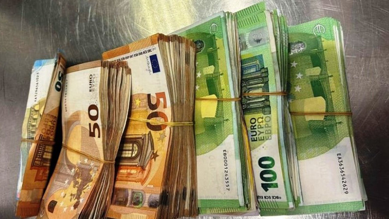 Κατήγγειλε φίλο του για κλοπή 100.000 ευρώ από το σπίτι του!