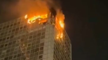 Φωτιά σε συγκρότημα γραφείων στην Νάπολη