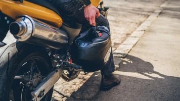 Περισσότερες από 4.100 παραβάσεις βεβαιώθηκαν στην εκστρατεία «Μηδενική ανοχή στη μη χρήση κράνους»