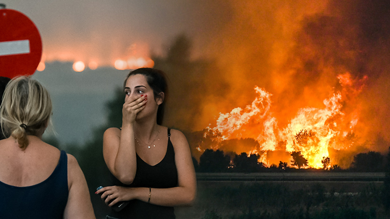 Κόλαση φωτιάς στην Κάτω Αχαΐα – Εκκενώθηκε η περιοχή – Οριοθετήθηκε στις 4 τα ξημερώματα η πυρκαγιά