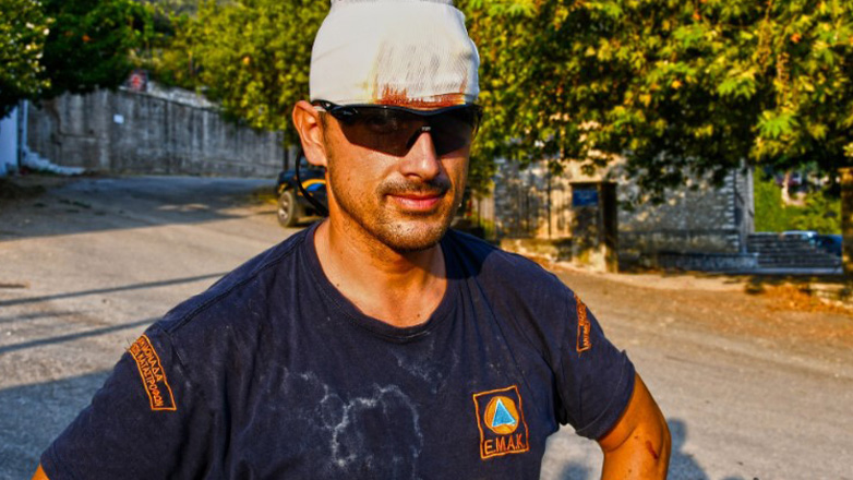 Πρέβεζα: Τραυματίστηκε αλλά συνέχισε τη μάχη με τις φλόγες