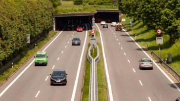 “Έφαγε” κλήση για ταχύτητα, σε δρόμο χωρίς όριο ταχύτητας 