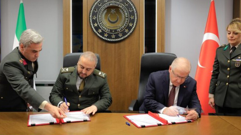 Μνημόνιο στρατιωτικής συνεργασίας υπέγραψαν Τουρκία και Συρία Μνημόνιο στρατιωτικής συνεργασίας υπέγραψαν Τουρκία και Συρία