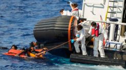 Ιταλία: Ανετράπη βάρκα με μετανάστες – 20 νεκροί και 27 αγνοούμενοι