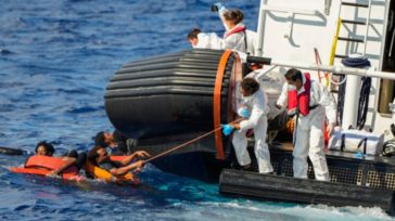 Ιταλία: Ανετράπη βάρκα με μετανάστες – 20 νεκροί και 27 αγνοούμενοι