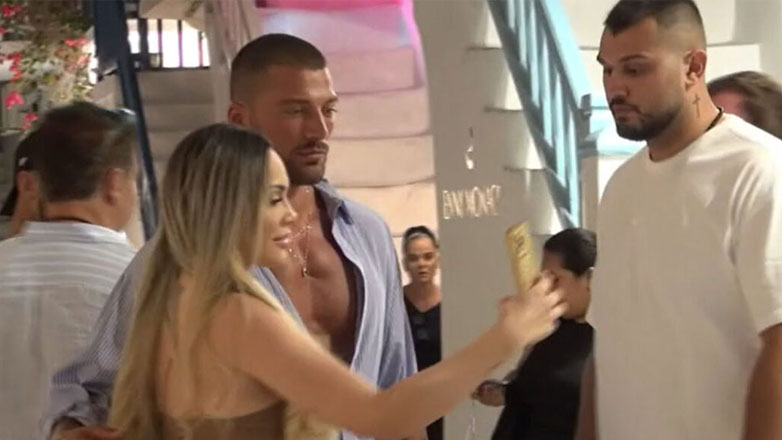 Simone Susinna: Υστερία για μία selfie με τον κούκλο Ιταλό ηθοποιό στη Μύκονο