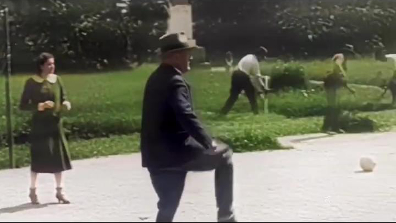 Σπάνιο βίντεο με τον Μουσολίνι να παίζει ποδόσφαιρο στη Βίλα Τορλόνια