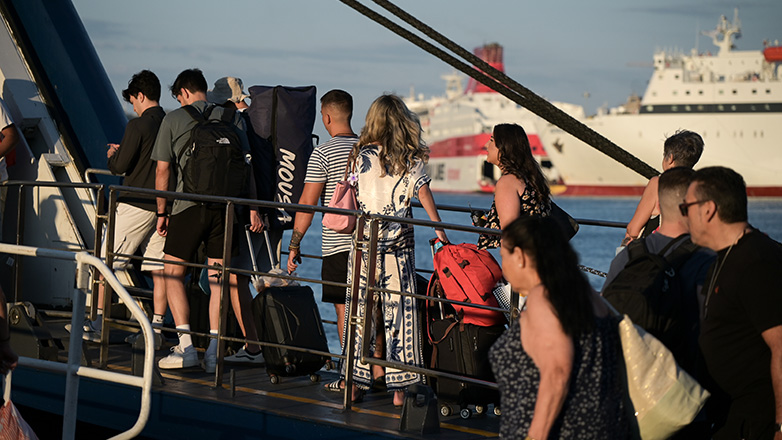 Μαζική έξοδος εκδρομέων από τα λιμάνια της Αττικής για το τριήμερο του Δεκαπενταύγουστου