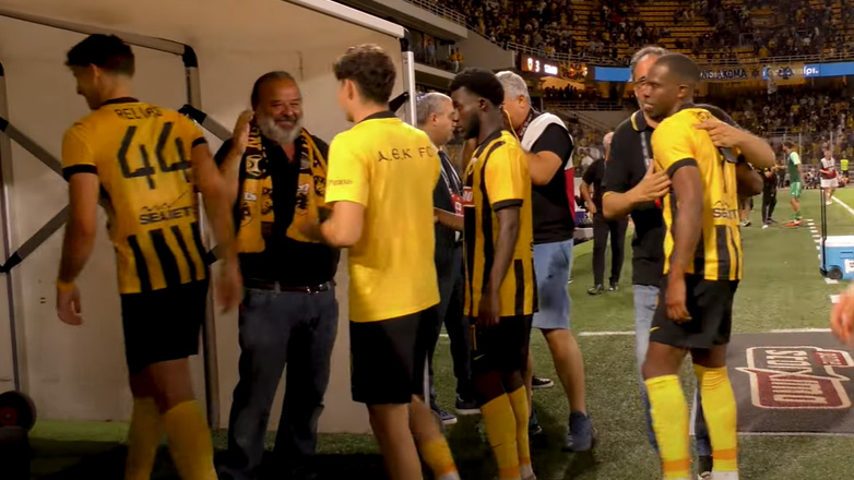 ΑΕΚ-Άρης Λεμεσού: Η αγωνία του Ηλιόπουλου και οι πανηγυρισμοί του με τους παίκτες για την πρόκριση!