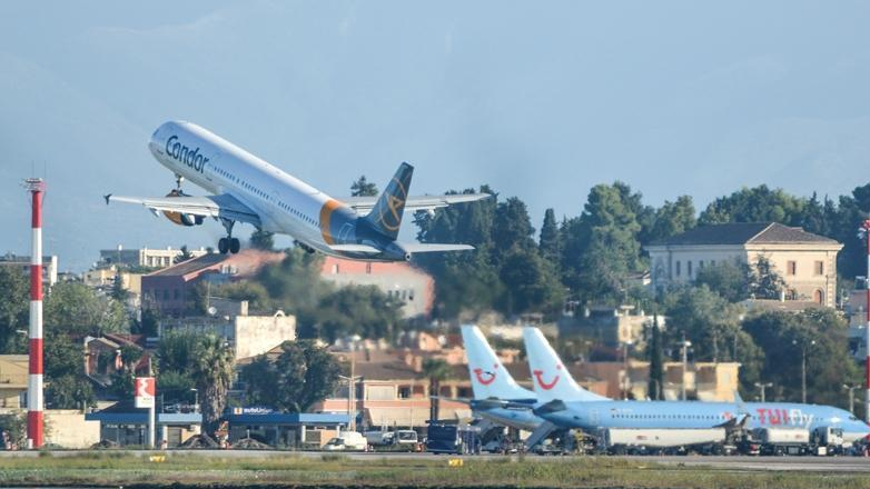 Πανικός στην Κέρκυρα: Κινητήρας αεροπλάνου πήρε φωτιά κατά την απογείωση