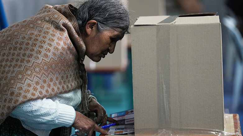 Προεδρικές εκλογές στη Βολιβία: Άνοιξαν οι κάλπες