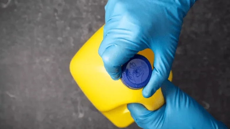 Θεσσαλονίκη: Του έριξε χλωρίνη στο πρόσωπο επειδή… έκανε φασαρία