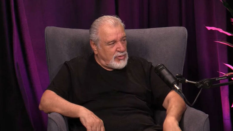 Συγκινεί ο Τάσος Χαλκιάς: «Ο πατέρας μου ήρθε να με δει στο θέατρο μετά από 18 χρόνια και έβαλε τα κλάματα»