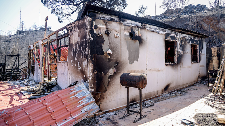 Αυτοψίες για καταγραφή ζημιών από τις πυρκαγιές σε Χίο και Ζάκυνθο