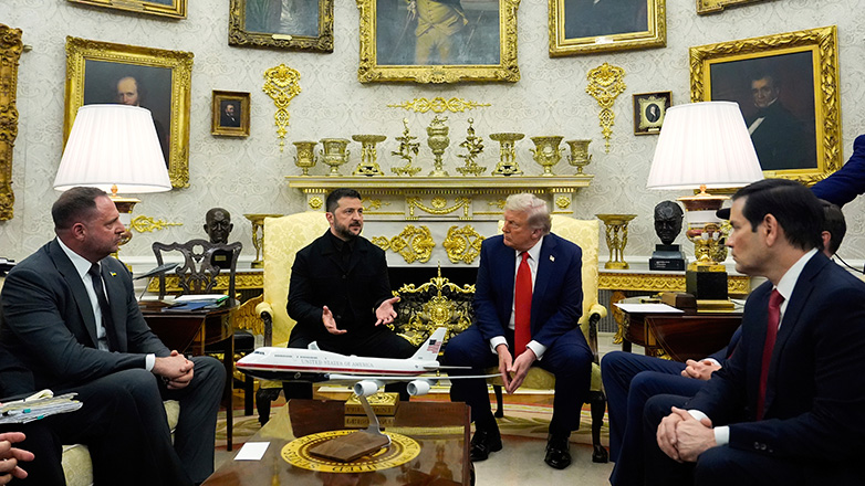 Η… εκδίκηση του Ζελένσκι: Συναντήθηκε ξανά με τον δημοσιογράφο που του είχε πει για το κοστούμι