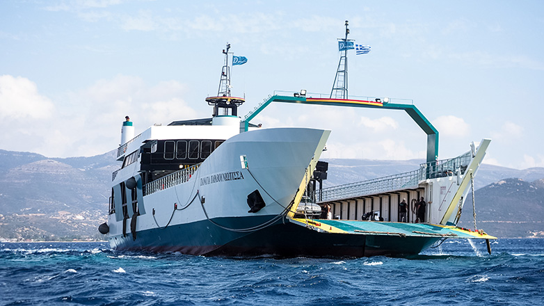 Εύβοια: Το πλοίο «Παναγία Παραβουνιώτισσα» απέπλευσε από τα Νέα Στύρα για το Ναυπηγείο