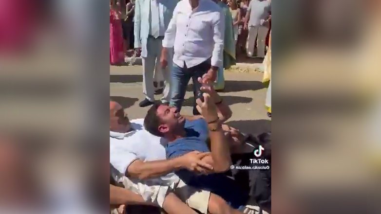 Κεφαλλονιά: «Δαιμονισμένος» άντρας προκάλεσε αμηχανία κατά τη διάρκεια της λιτανείας του Αγίου Γερασίμου