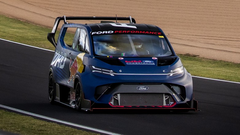 Ford: Αδιανόητος χρόνος για το ηλεκτρικό SuperVan των 2.000 ίππων στο Nurburgring (Βίντεο) 