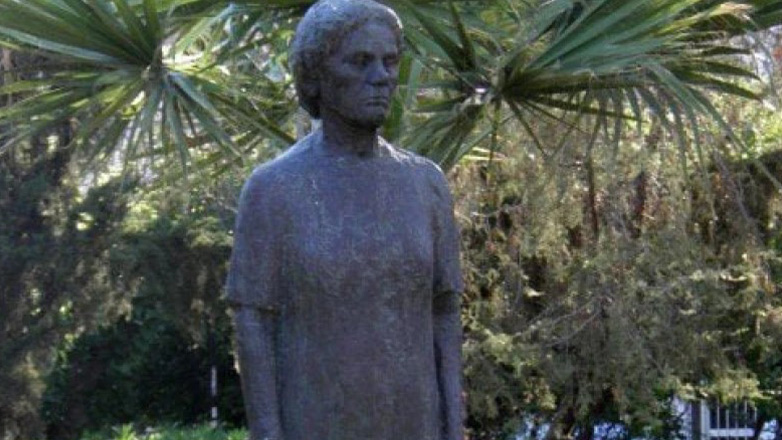 Έκλεψαν το άγαλμα «Η Γυναίκα του Λαού» στη Νίκαια