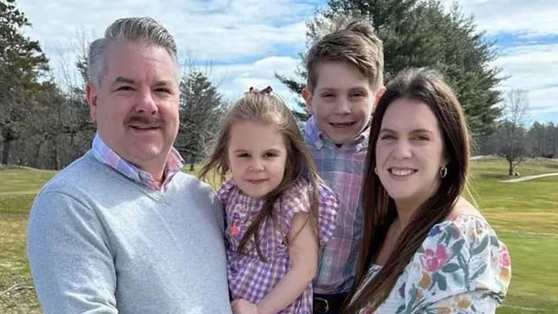 Σοκ στις ΗΠΑ: Γυναίκα σκότωσε τον σύζυγο και τα δύο παιδιά της και αυτοκτόνησε Σοκ στις ΗΠΑ: Γυναίκα σκότωσε τον σύζυγο και τα δύο παιδιά της και αυτοκτόνησε