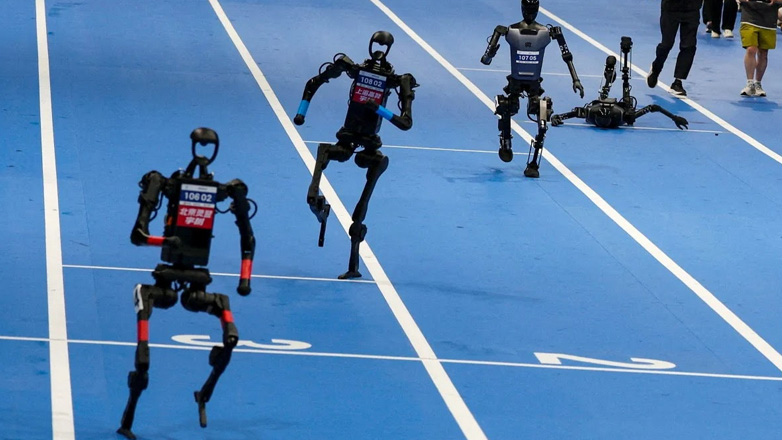 Το ρομπότ H1 της Unitree κέρδισε τον αγώνα των 1.500 μέτρων στην Κίνα που φιλοξενεί τους πρώτους αγώνες ανθρωποειδών στον κόσμο