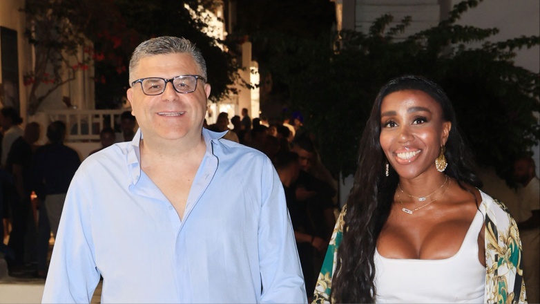 Νεκτάριος Λεμονίδης – Ελίζαμπεθ Ελέτσι: Νυχτοπερπατήματα στα στενά της Μυκόνου – Φωτογραφίες