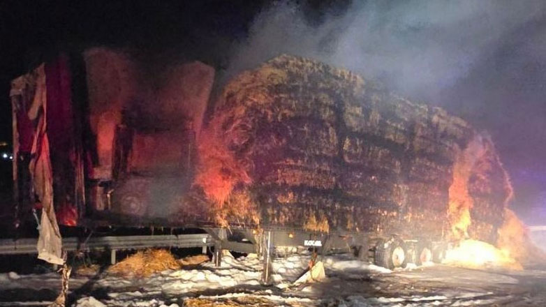 «Λαμπάδιασε» φορτηγό με άχυρα έξω από τη Λαμία