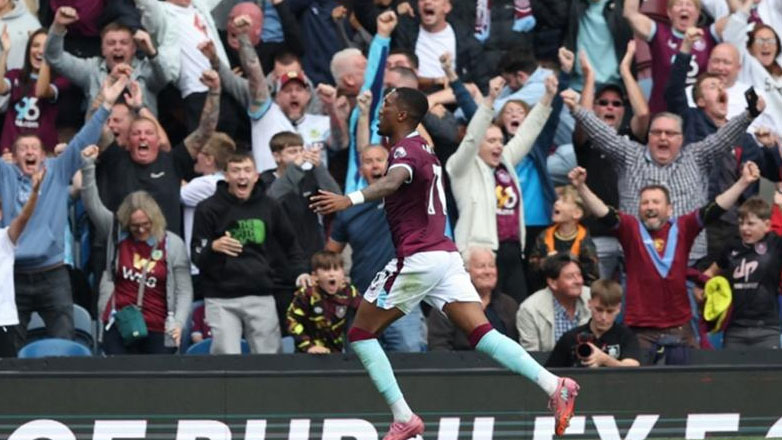 Αγγλία Πρώτα «τρίποντα» για Μπέρνλι, Μπόρνμουθ, Μπρέντφορντ