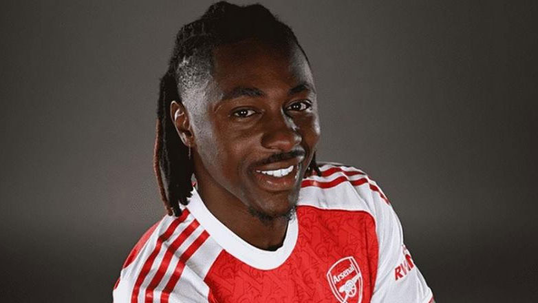 «Κανονιέρης» και επισήμως ο Έζε