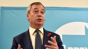 Βρετανία: Ο Φάρατζ θέλει «μαζικές απελάσεις» αιτούντων άσυλο