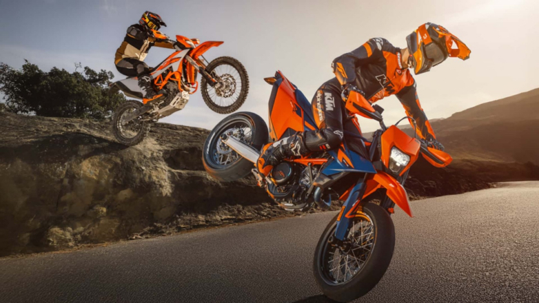 Οι KTM 690 Enduro και SMC R του 2026 είναι έτοιμες για δράση στο χώμα και την άσφαλτο