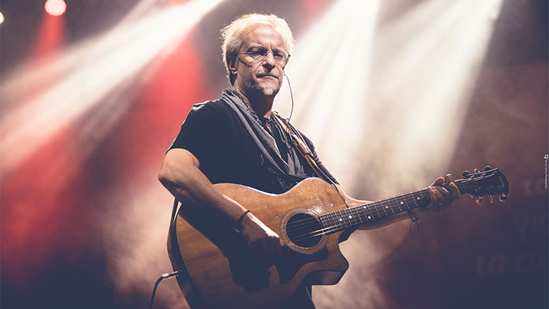 Ο Μίλτος Πασχαλίδης στο ανοιχτό αμφιθέατρο Νέων Μουδανιών