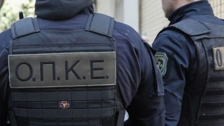 Ζεφύρι: Άγνωστοι χτύπησαν τρία άτομα και τους έκαψαν το αυτοκίνητο