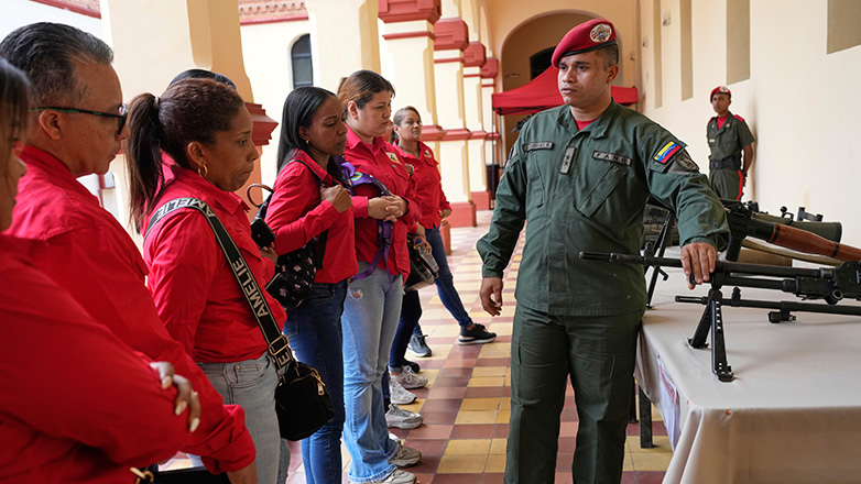Ο Τραμπ αναπτύσσει στρατιωτικές δυνάμεις ανοικτά της Βενεζουέλας