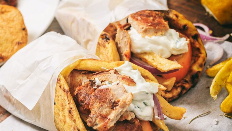 Σουβλάκι στα… ύψη: Μέχρι και 6,50 ευρώ το τυλιχτό στην Κρήτη – Τέλος στο φθηνό street food