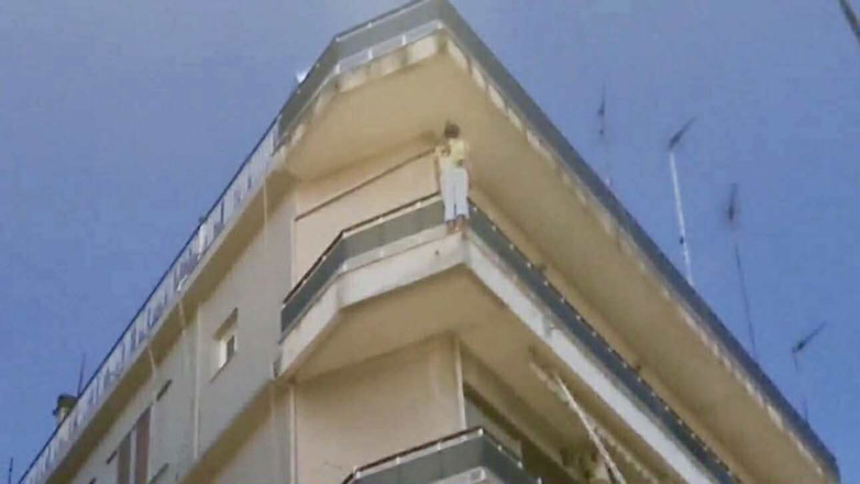 Τραγωδία στο Αγρίνιο: Νεκρή η γυναίκα που έπεσε από τον 4ο όροφο πολυκατοικίας