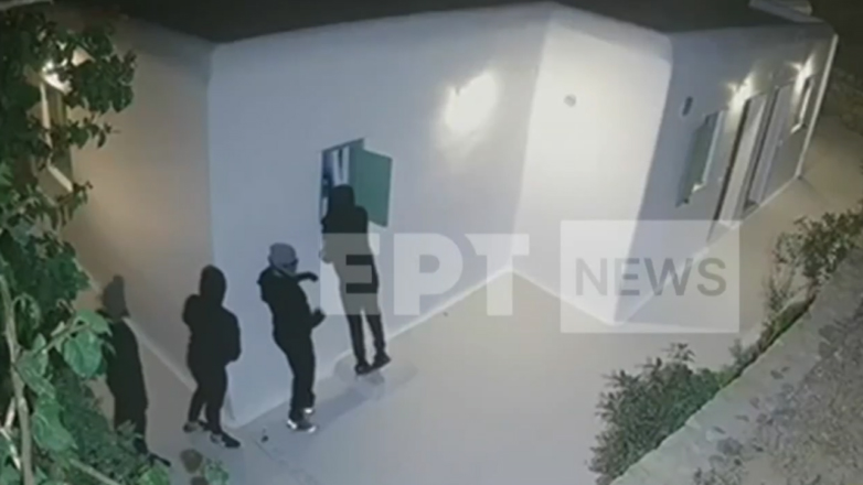 Μύκονος: Έκλεβαν τουρίστες κι έκρυβαν τα κλοπιμαία στα βράχια