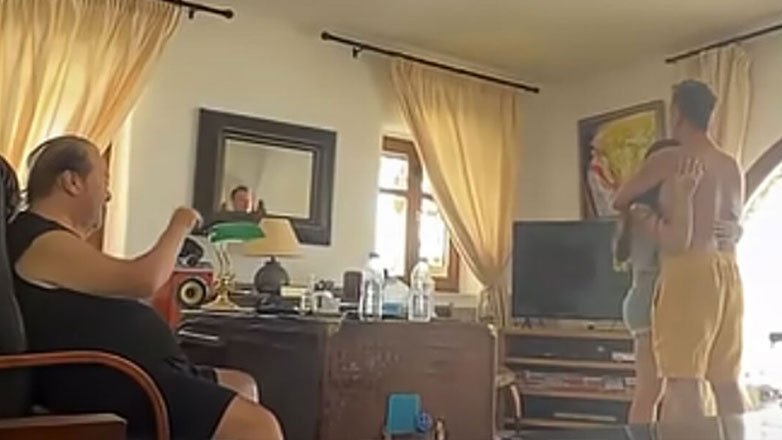 Γιάννης Πάριος: «Σταυρώνει» τον Χάρη Βαρθακούρη και την εγγονή του – Βίντεο