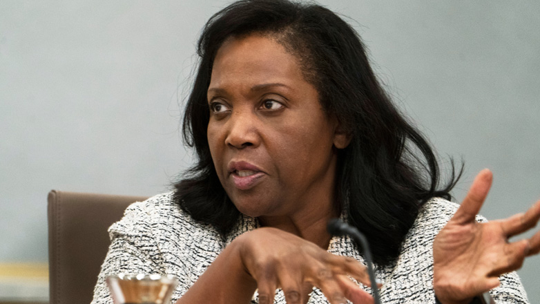 Ο Τραμπ απέλυσε διοικητικό μέλος της Ομοσπονδιακής Τράπεζας