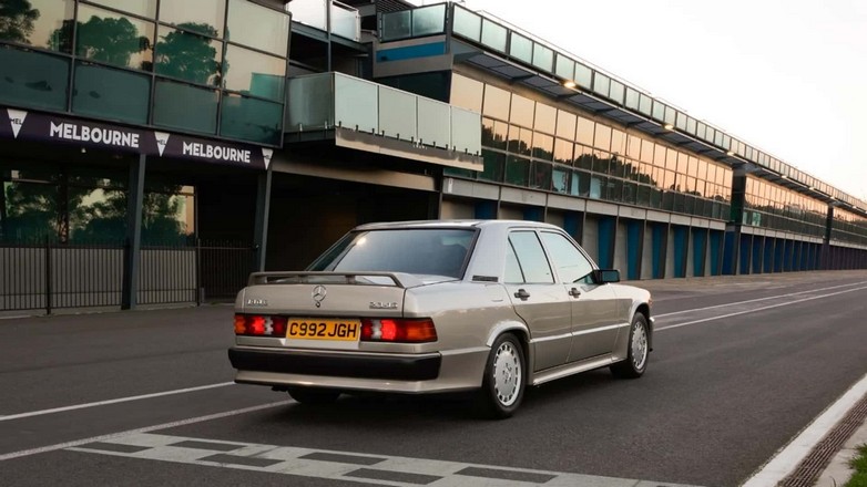 Γιατί αυτή η 40 ετών Mercedes με 241.000χλμ. αξίζει 320.000 ευρώ;