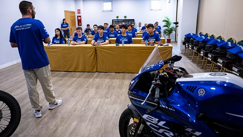Οι συμμετέχοντες του Yamaha BLU CRU Master Camp φτάνουν στην Βαλένθια
