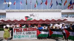 Ιταλία: Διαδηλωτές ξεδίπλωσαν πανό για τη Γάζα πριν από την έναρξη του κινηματογραφικού φεστιβάλ της Βενετίας